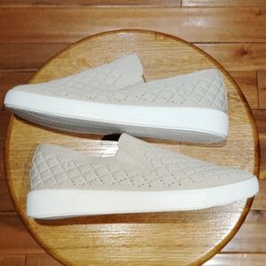 NEW White Mountain "Utopia" Slip-On Sneaker